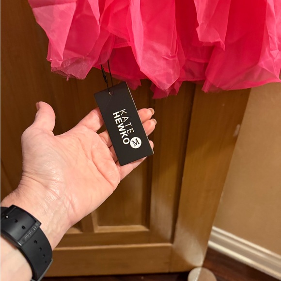 Kate Hewko Hot Pink soft Ruffled Women's Top size Medium BNWT - Picture 3 of 4